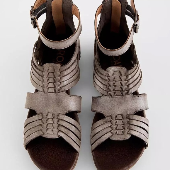 BRAND NEW no box, ROAN SCARLETTY LEATHER SANDEL, Grey, Size 6.5 - Picture 2 of 4